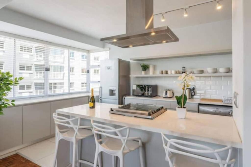 Spacious, Deluxe 3 Bed Point Appartement Le Cap